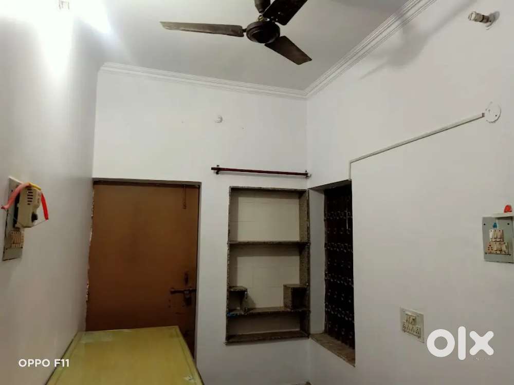 2 bed room independent house with kitchen,lobby and front lawn