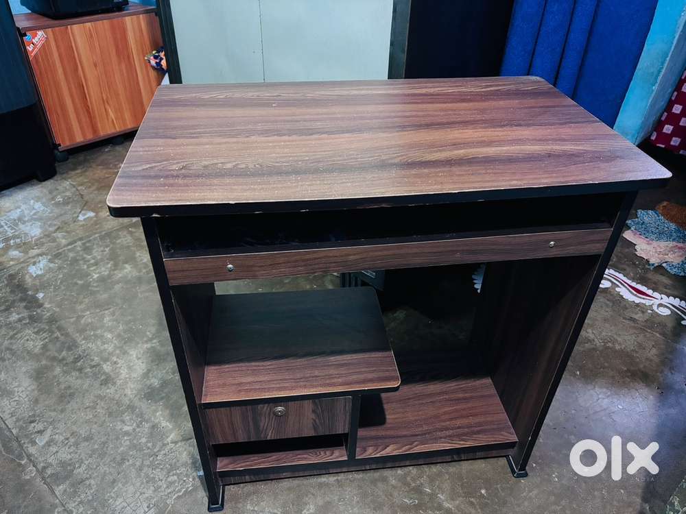 Computer table