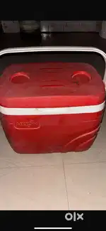 Ice container milton box 20 ltr and shakes moktails flavours bottles.
