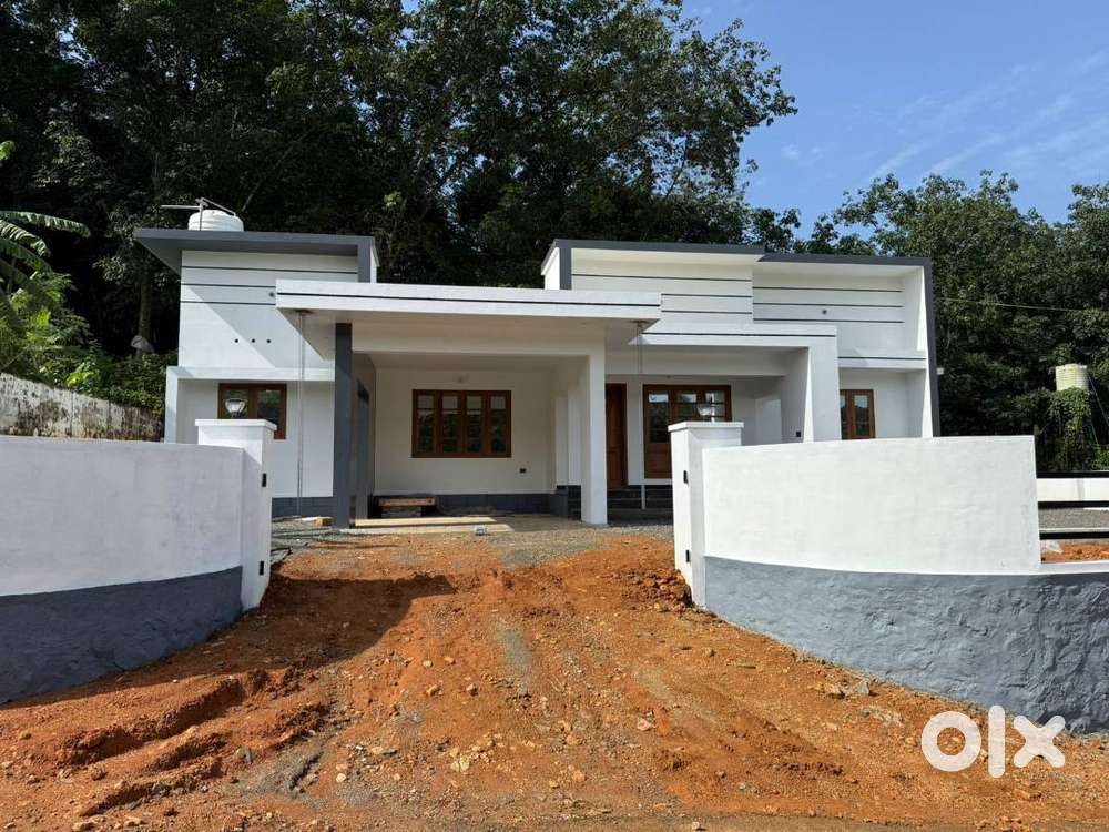 ഈരാറ്റുപേട്ട - കാഞ്ഞിരപ്പള്ളി റോഡിൽ , ഒരു അടിപൊളി വീട് വിൽപ്പനയ്ക്ക്