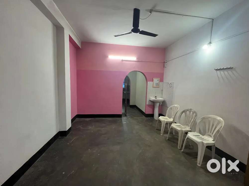 1BHK ROOM RENT AVL AT MIRZA NEAR DK COLLEGE MAIN GATE 2MIN DISTANCE