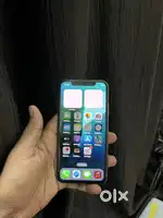 I phone xs Storage.  64 gb.     Battery. 77%