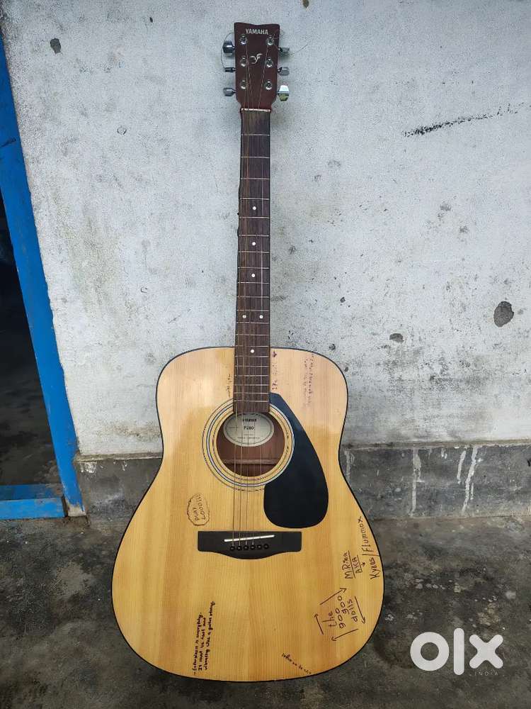 Yamaha F280 Acoustic Guitar