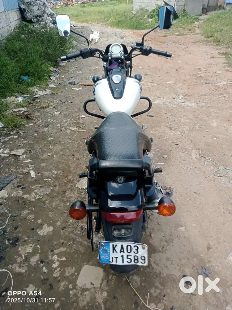 Bajaj Avenger street 220