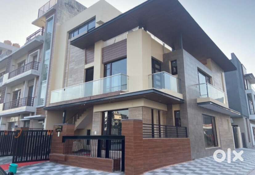 2bhk 1st floor 9 marla corner kothi facing park