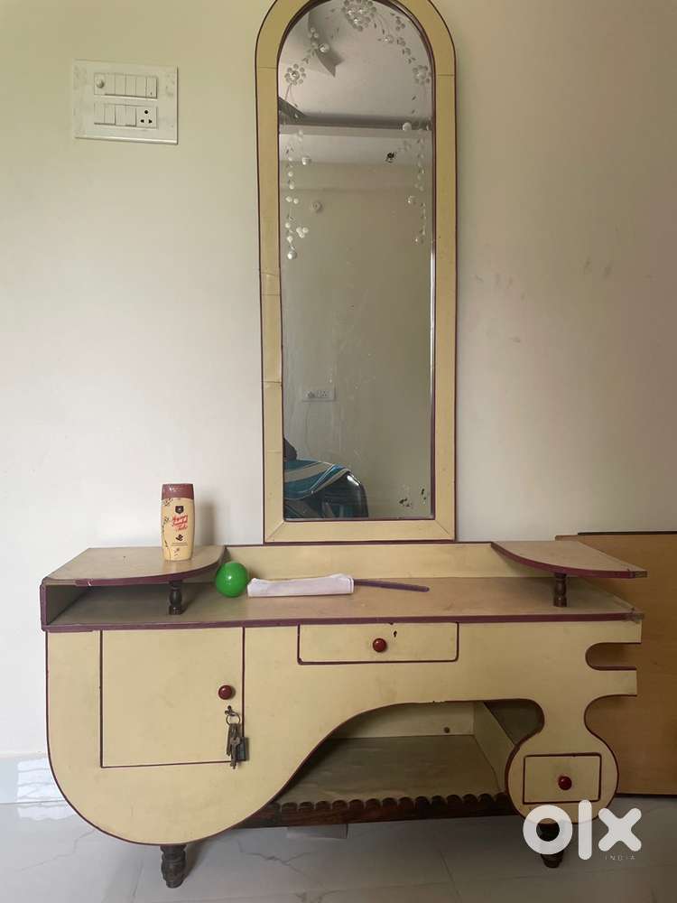 dressing table