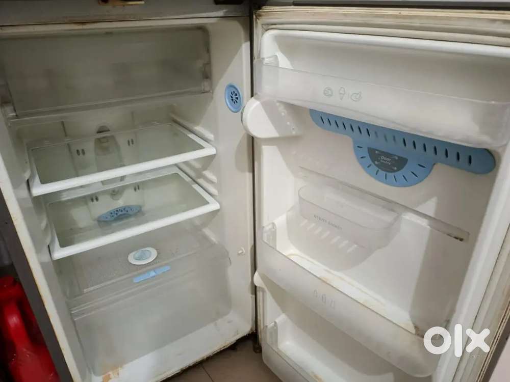 : Double Door Fridge – Excellent Condition – 200L Capacity