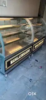 CAKE DISPLAY COUNTER