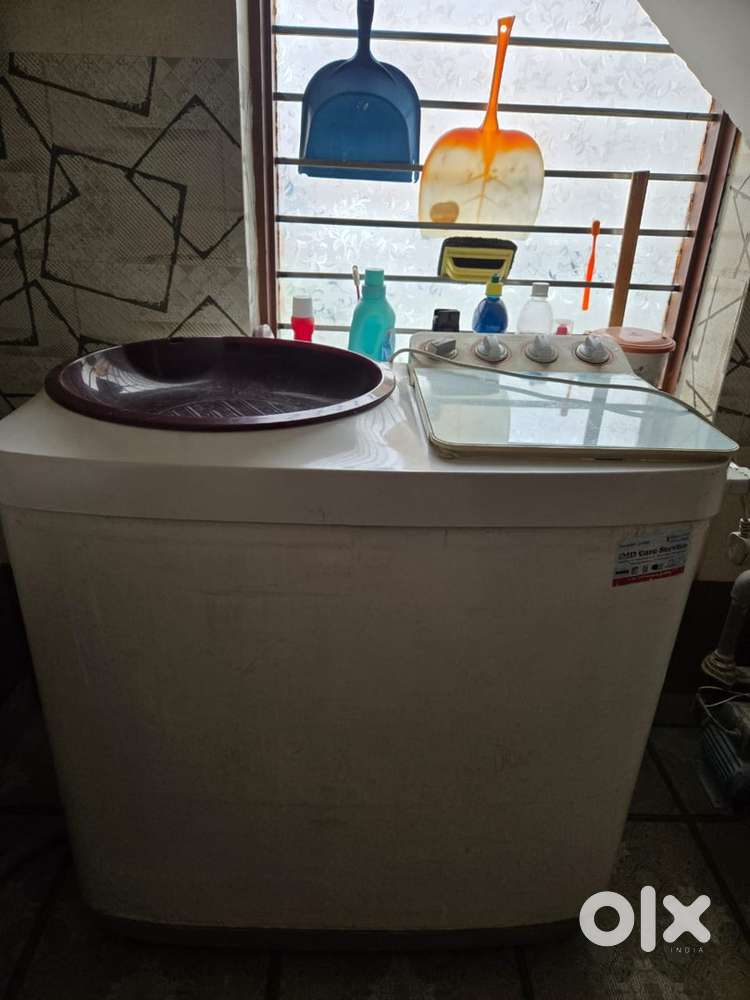 Lloyd 8.5 Kg Semi-Automatic Washing Machine – Good Condition