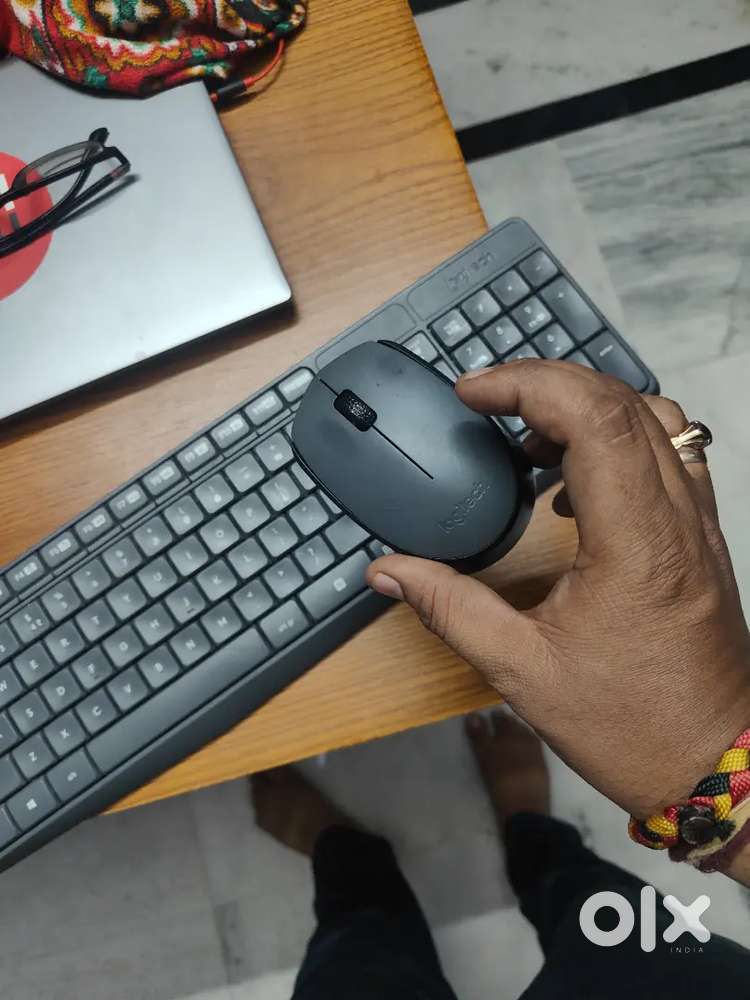 Neatly used Logitech wireless keyboard and mouse combo for sale