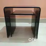 2 bent glass side  tables for sale. 25 kg. Give a rich look