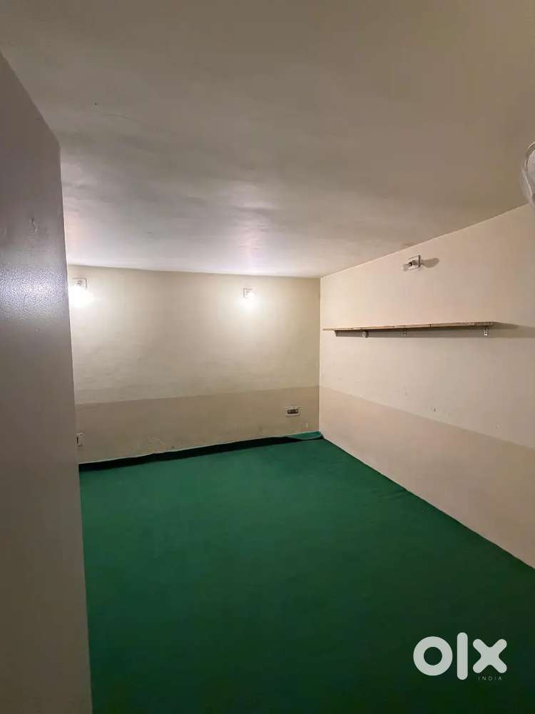 1 Room Available in a 3BHK – Raj Bagh (Premium Location)