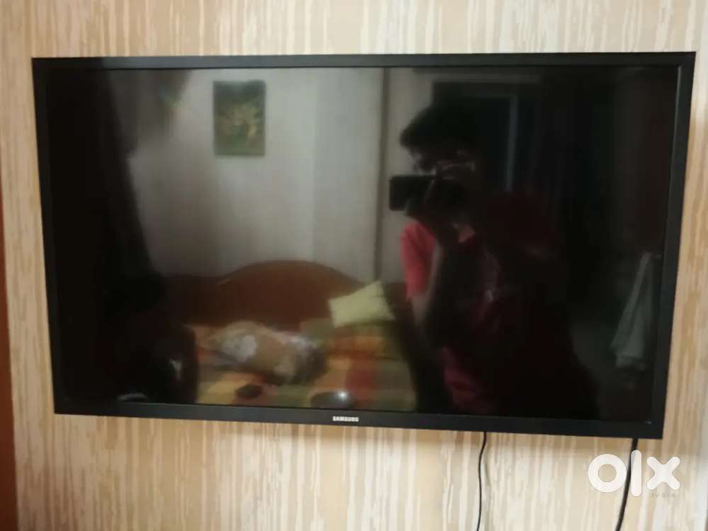 Samsung 32 inch LED TV (NOT SMART)