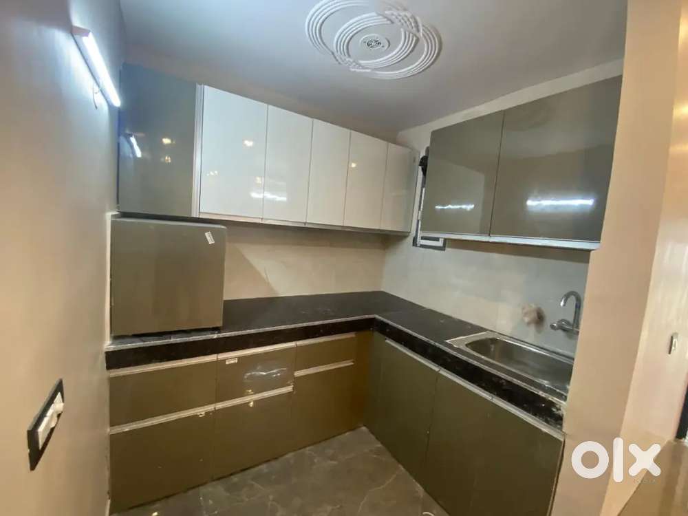 Anyone want flat for rent immidiate shifting near by metro 51 52