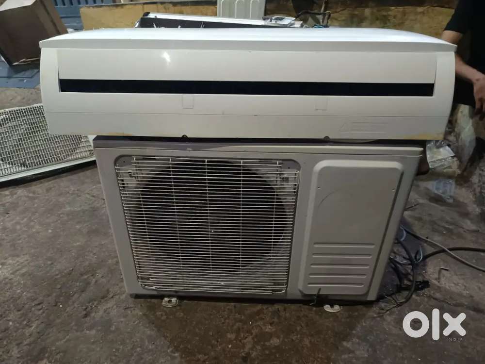 Lloyd inverter split AC