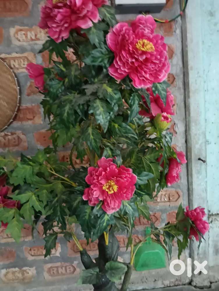 Artificial flowers tree