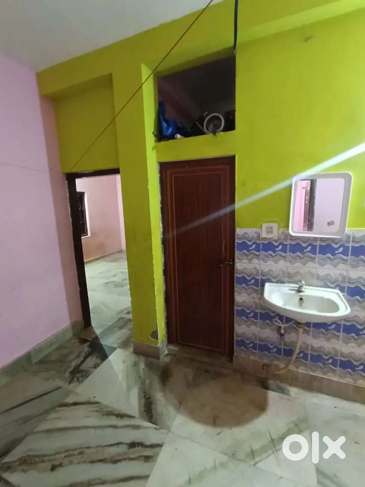 2.5 BHK FOR RENT NEAR ADITYA HYUNDAI SHOWROOM TAMANDO BACHELOR'S ONLY