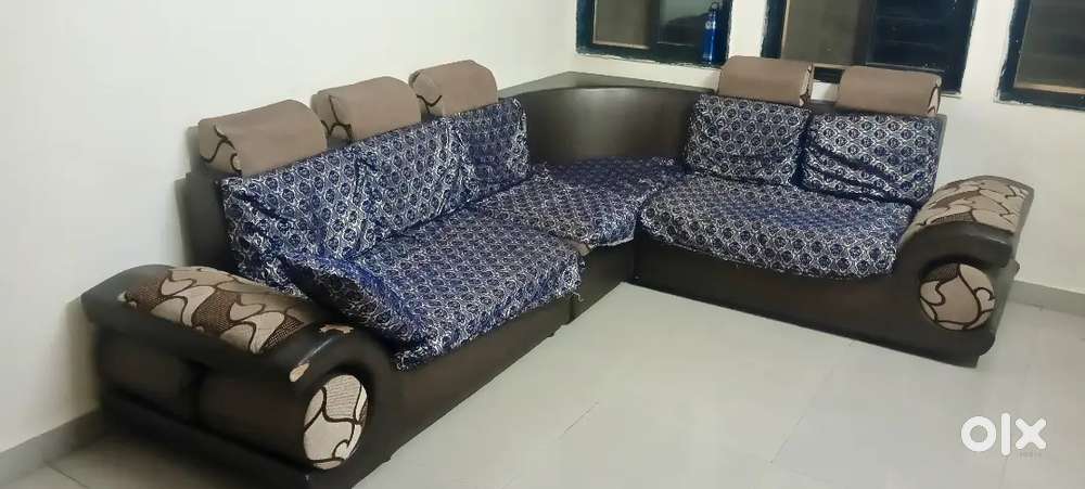 Sofa set 6 seater urgent sale.