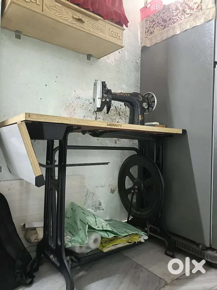Singer Sewing Machine – Brand New, Never Used!