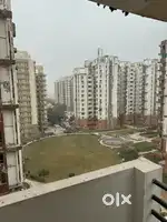 Showroom Plot Site For Sale Near Jalvayu Tower Sec125 Sunny Enclave