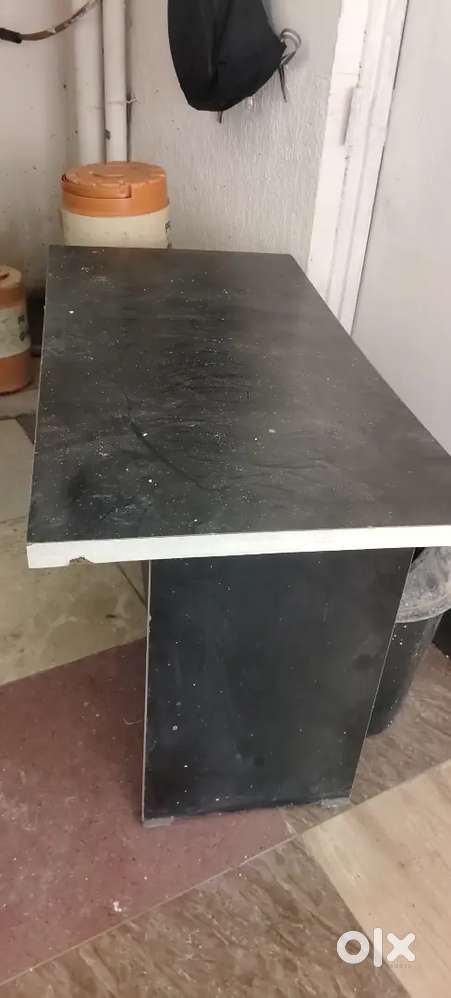 Computer table