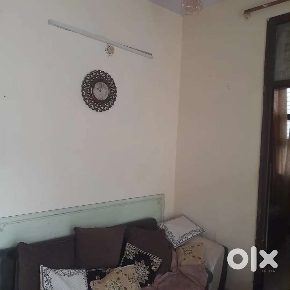 2BHK on 4th floor in F block KamlaNagar with Lift