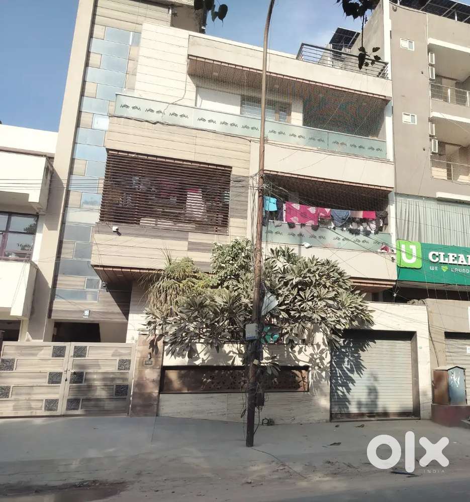 150 gaz Commercial Basement in Malviya Nagar for Rent