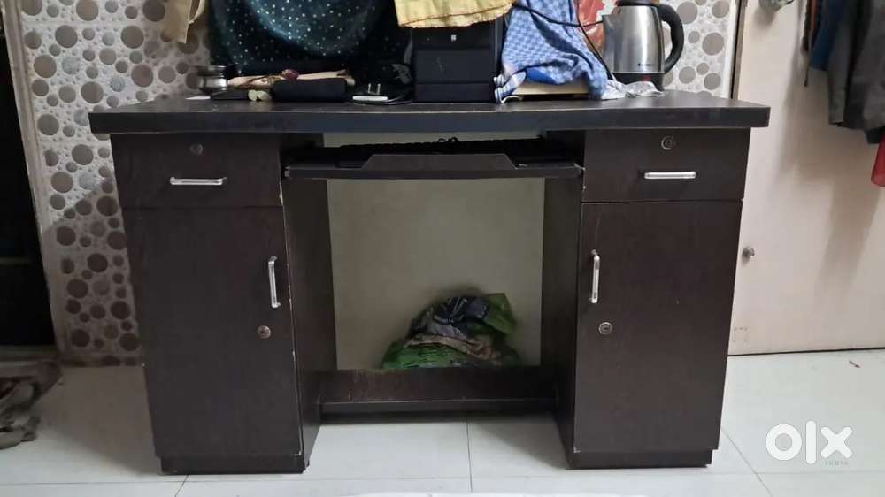 Computer Table with storage