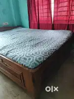 Bed queen size