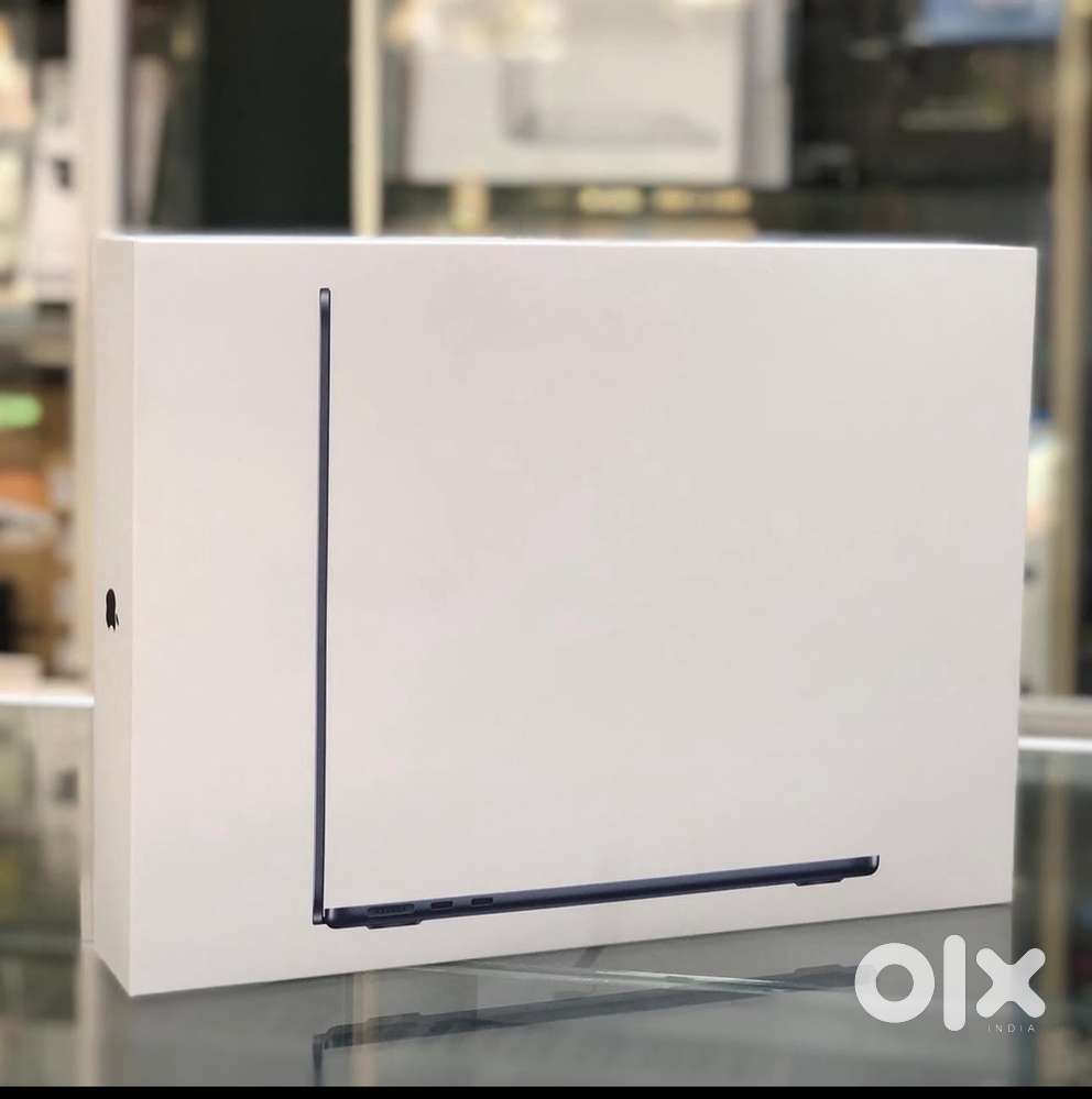 Apple macbook m3 air 13 inch 16/256 with warranty