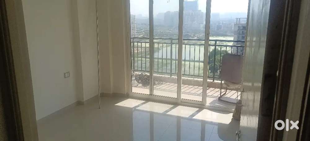 Need female room mate no brokerage