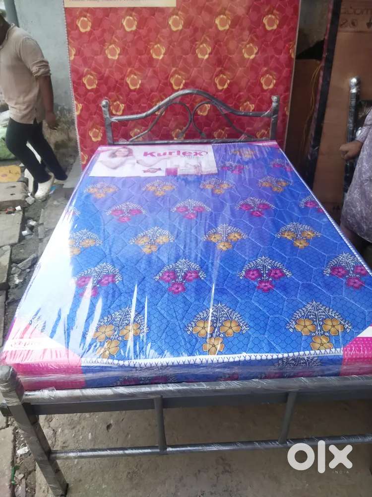 W brand new foldable metal cot ( free delivery)