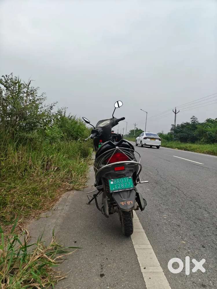 Electric scooty with decent battery backup, and pretty good condition