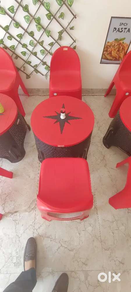 Cafe chair with table