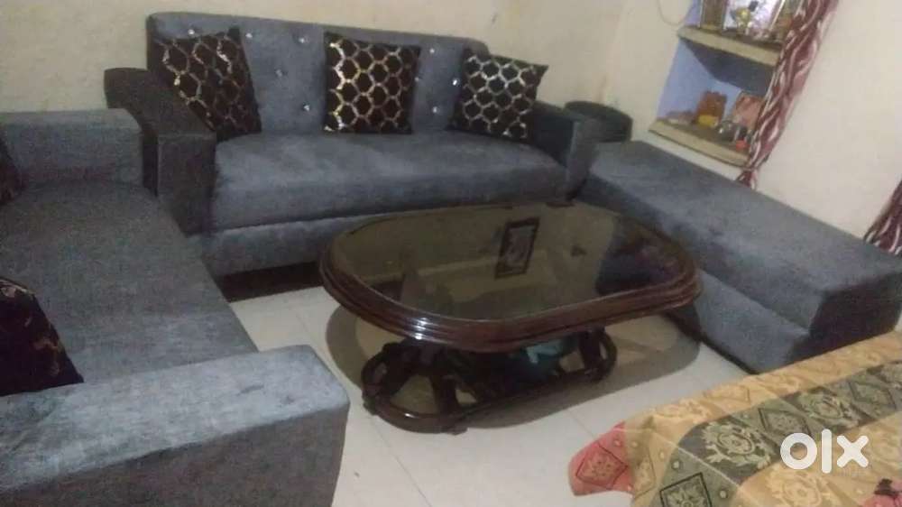 Sofa without centre table