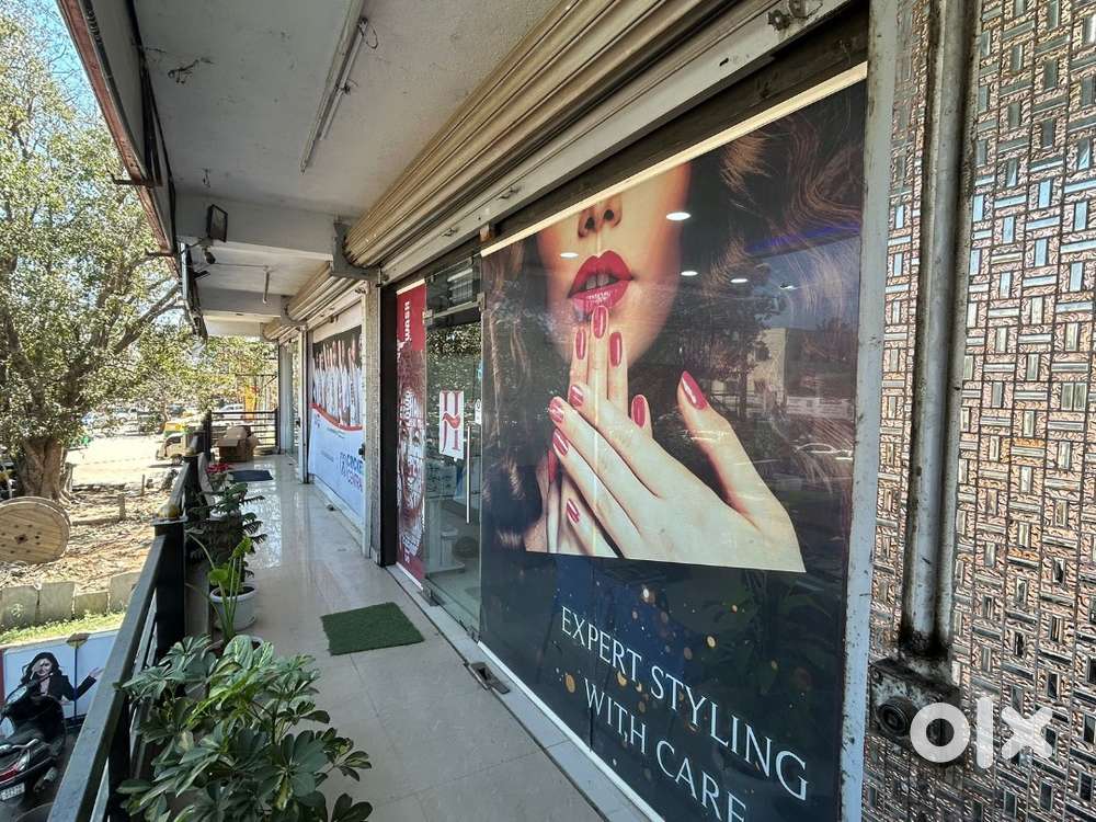 Unisex salon for sale