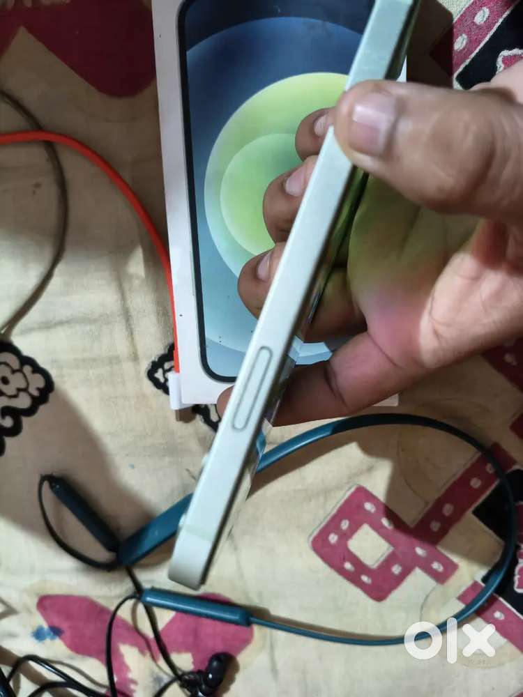 I phone 12 64 gb without any single scratch