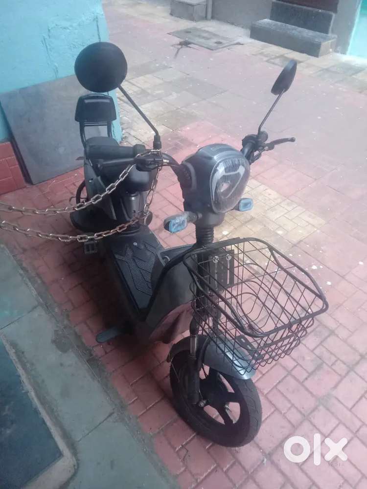 New 26 thousand electric scooter one month old with double battery