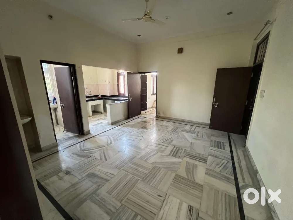 2 bhk portion khatipura for rent for family