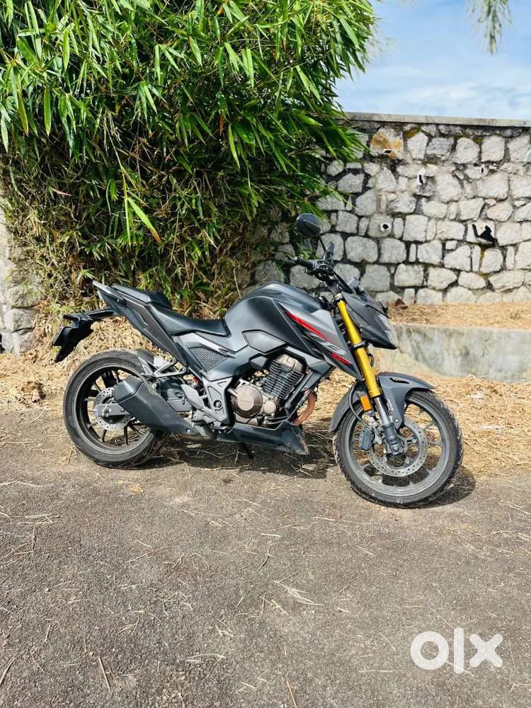 Honda CB300 Showroom service HIGH QUALITY