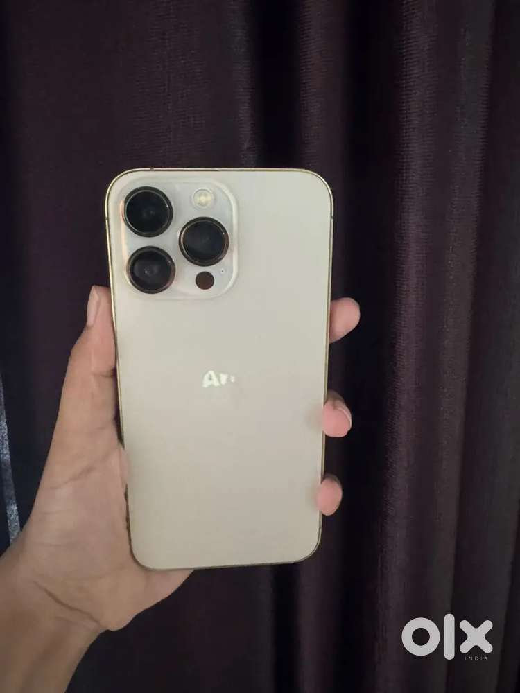 Selling my new iphone 13 pro in gold colour (128)gb