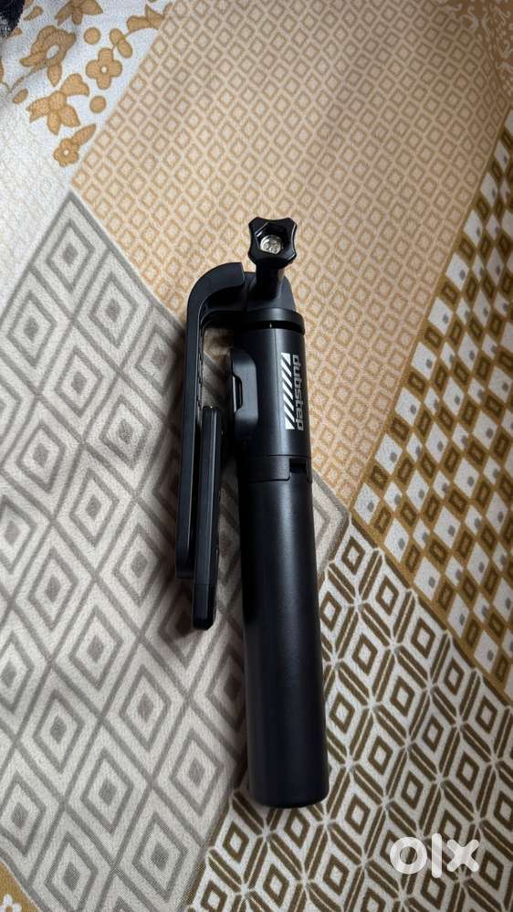 Tripod with bluetooth remote for Mobile Phones