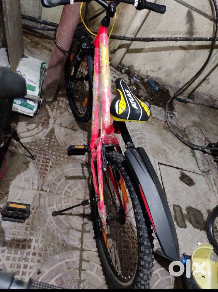 26’’ height adjustable seat