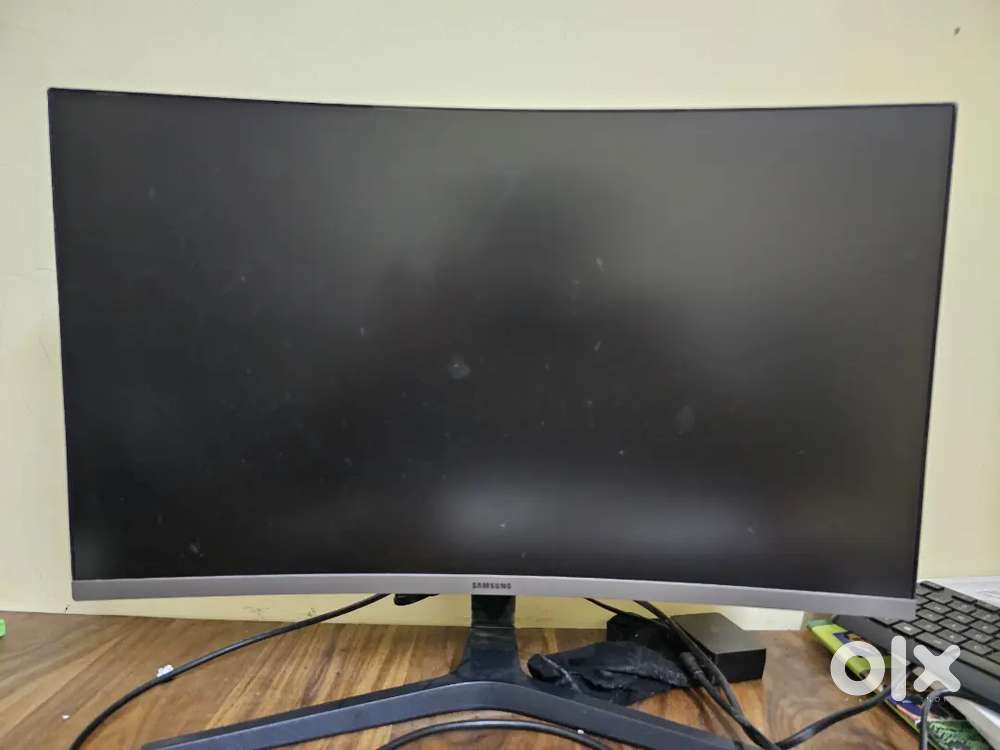 Samsung Monitor (27 Inch Curved)