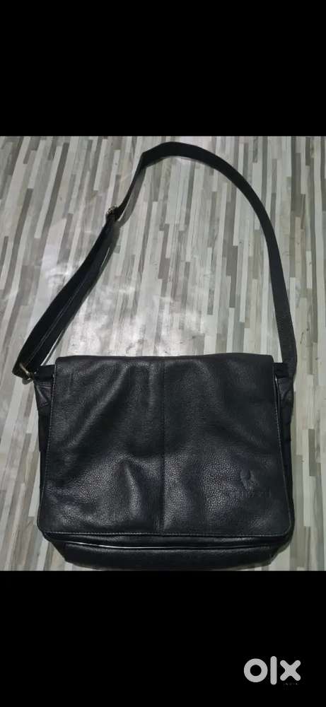 Wildhorn messenger bag/Barely used( online price is ₹2,500)