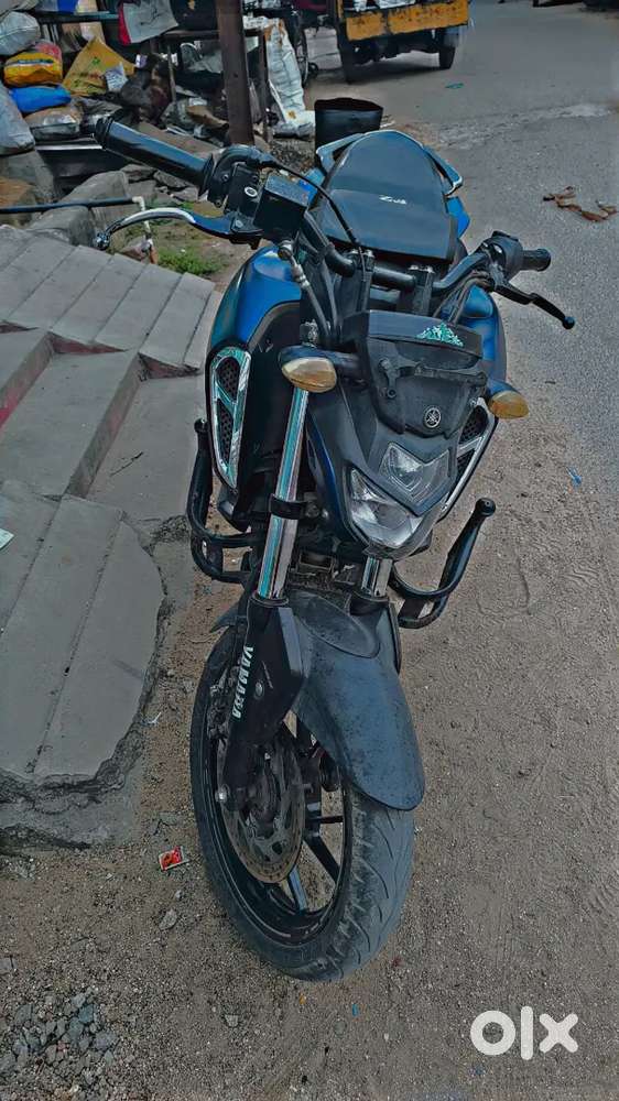YAMAHA FZS V4