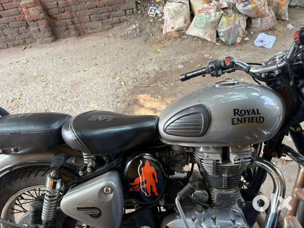 GREY COLOUR CLASSIC 350 FULL ON ROAD CONDITION