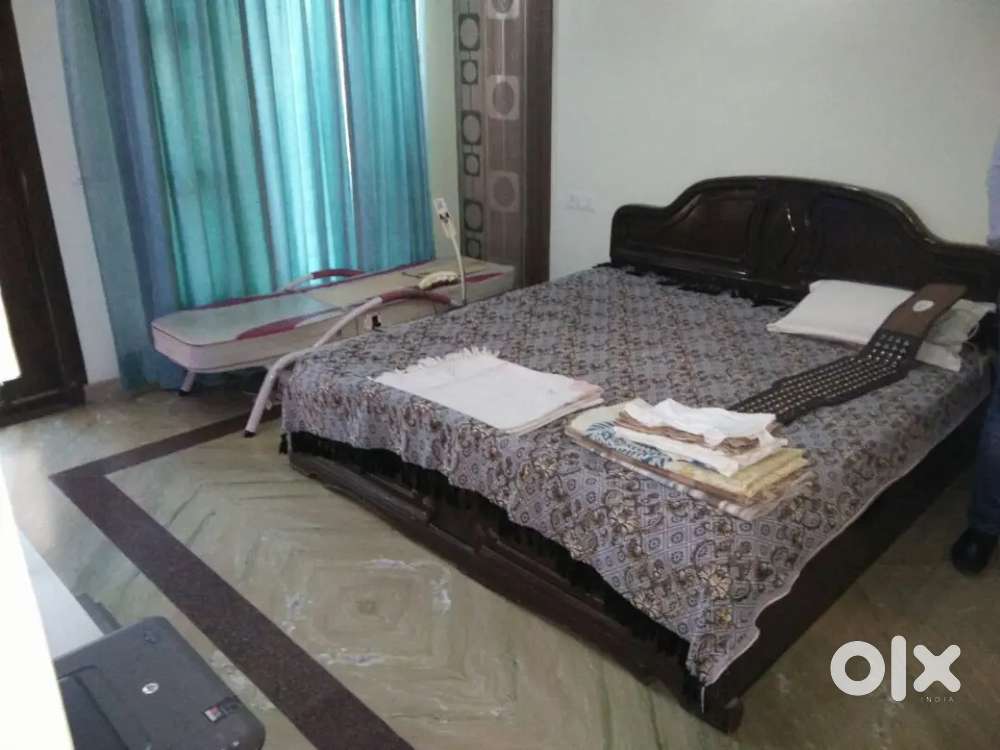 100 yard independent house/kothi near sunny enclave kharar