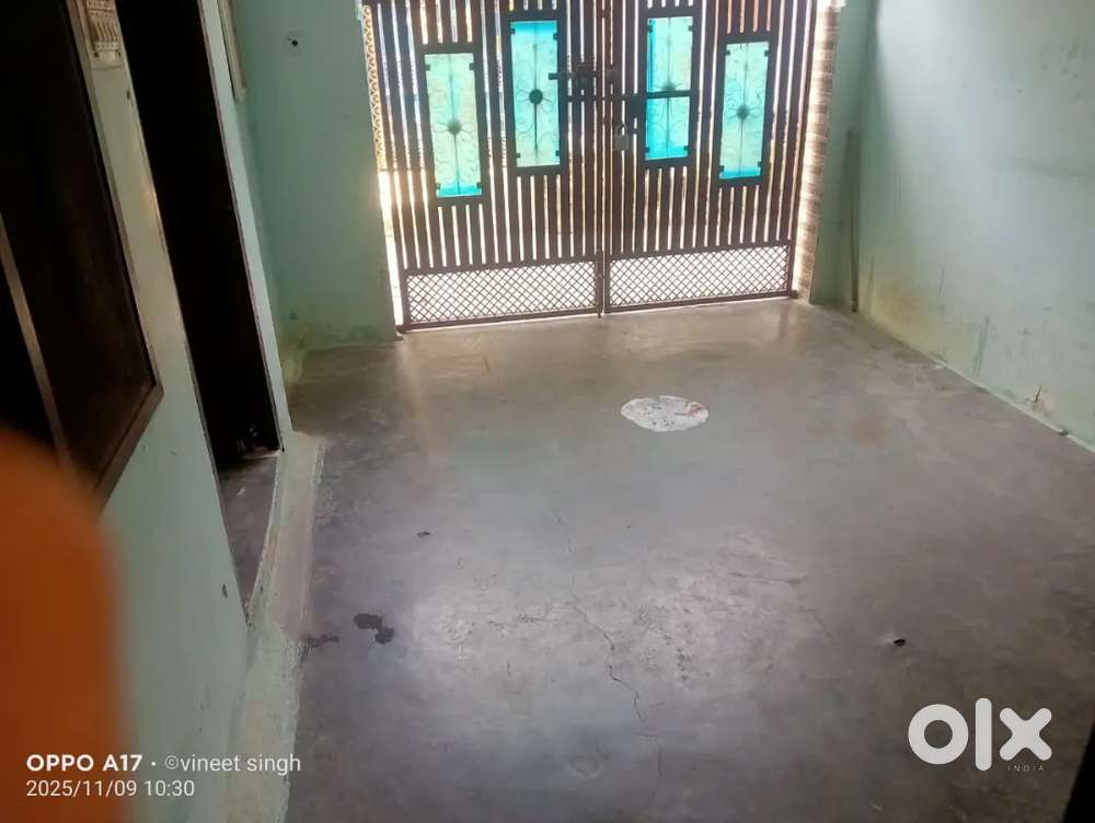 Single room attached bathroom no kitchen