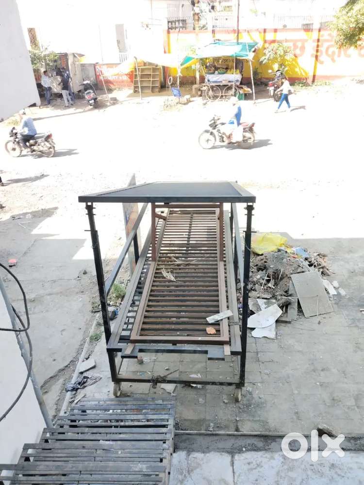 Two wheeler ramp for loading and unloading